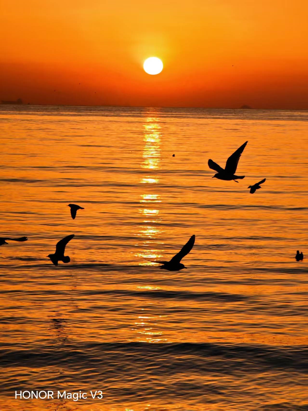 满园花朵是春天的浪漫满山雷鸣是夏天的畅快满天繁星是秋夜的...